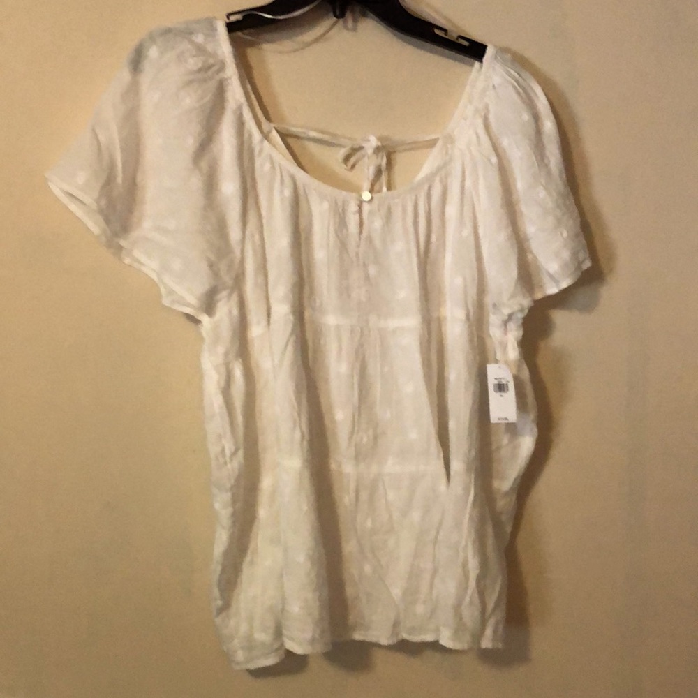 NWT. Old Navy White top XL